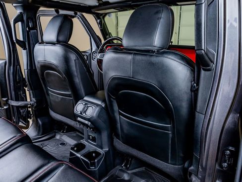 Used 2023 Jeep Gladiator Rubicon w/ LED Lighting Group image 33