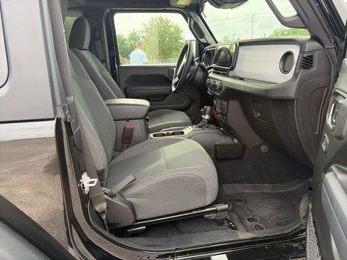 Used 2026 Jeep Wrangler Sport AWD/4WD image 9