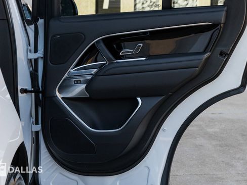 Used 2023 Land Rover Range Rover SE image 33