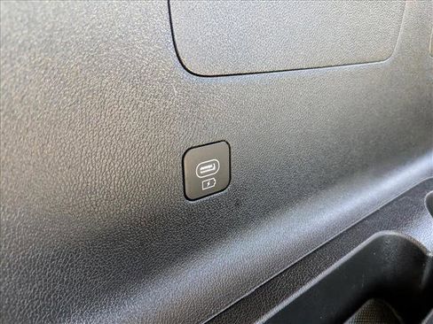 Used 2025 Kia Sorento EX image 18