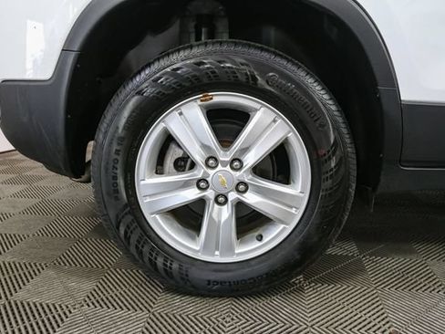 Used 2022 Chevrolet Trax LT w/ LT Convenience Package AWD/4WD image 14