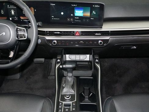 Used 2025 Kia Sorento EX image 15