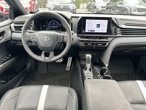 Used 2025 Toyota Camry SE w/ Convenience Package FWD image 15