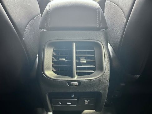 Used 2020 Jeep Cherokee Limited image 18