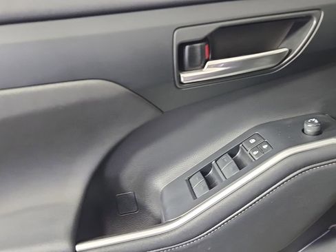 Used 2023 Toyota Highlander XLE image 26