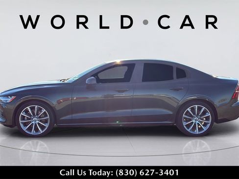Used 2020 Volvo S60 T5 Momentum image 12