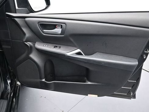 Used 2017 Toyota Camry LE FWD image 31