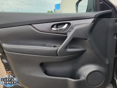 Used 2018 Nissan Rogue SV AWD/4WD image 14