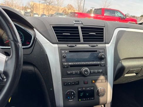 Used 2010 Chevrolet Traverse LT image 10