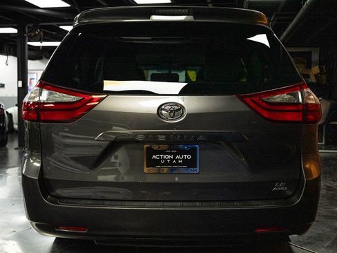 Used 2016 Toyota Sienna LE image 6