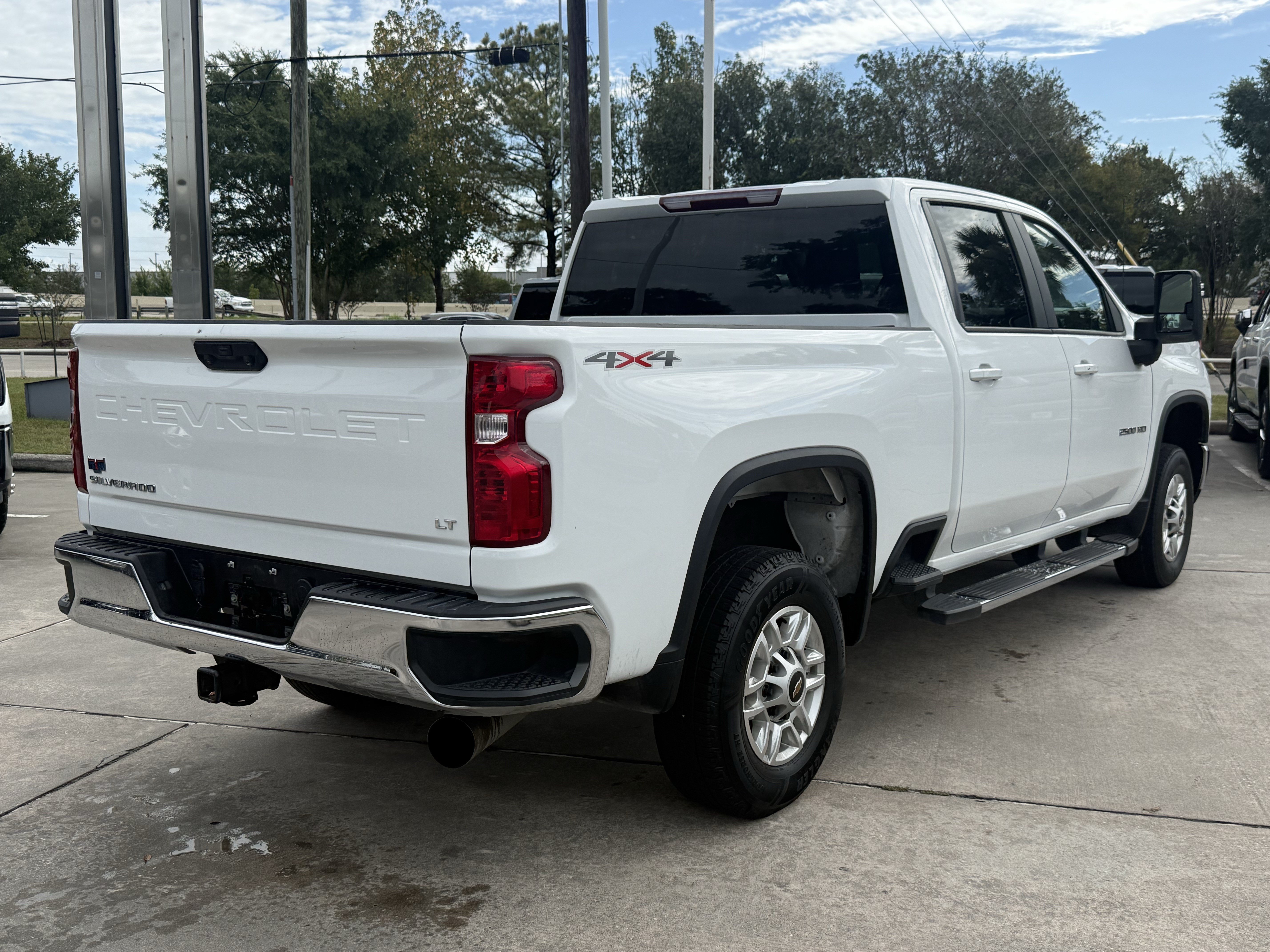 Used 2025 Chevrolet Silverado 2500 LT w/ Convenience Package AWD/4WD image 5