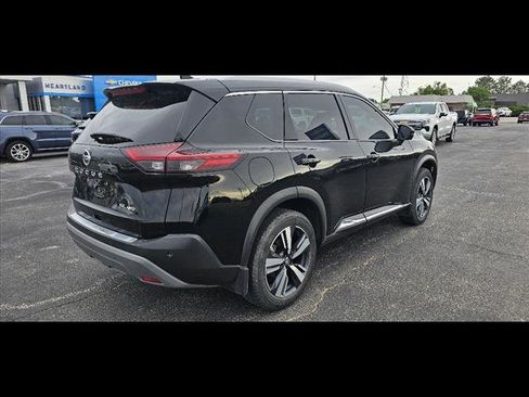 Used 2021 Nissan Rogue SL w/ Premium Package image 3