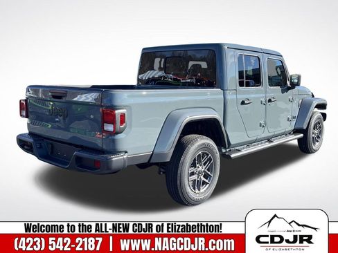 New 2026 Jeep Gladiator Sport image 3