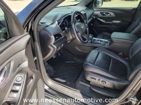 Used 2023 Chevrolet Traverse LT w/ LPO, Floor Liner Package FWD image 17