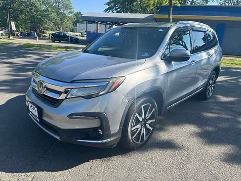 Used 2019 Honda Pilot Touring image 3