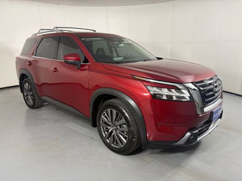 Used 2022 Nissan Pathfinder SL w/ SL Premium Package AWD/4WD image 2