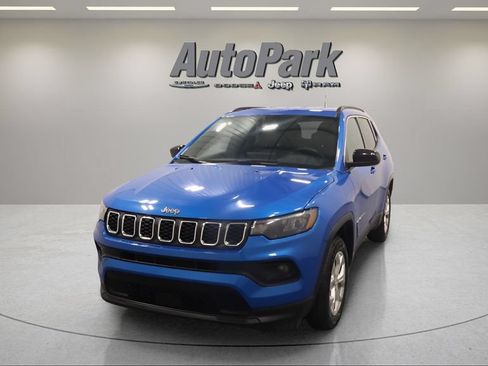 Used 2024 Jeep Compass Latitude AWD/4WD image 3
