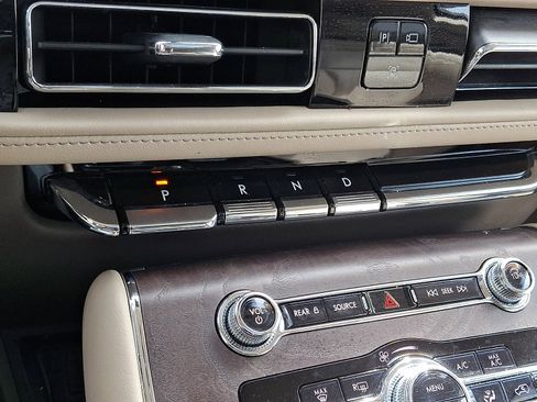 Used 2023 Lincoln Aviator Reserve w/ Equipment Group 201A image 17