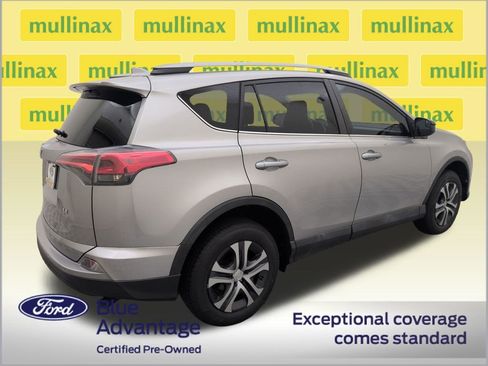 Used 2017 Toyota RAV4 LE FWD image 3