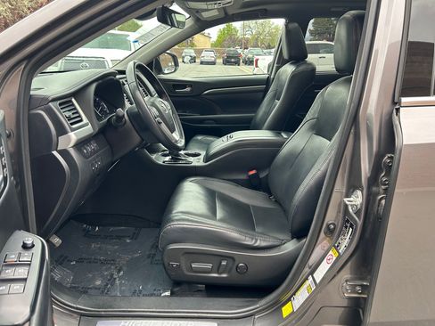 Used 2018 Toyota Highlander Limited Platinum image 11