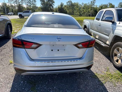 Used 2022 Nissan Altima 2.5 SV FWD image 6
