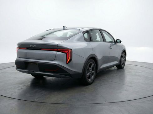 Used 2025 Kia K4 LXS image 9