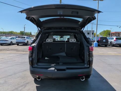 Used 2023 Chevrolet Traverse LS w/ Safety Package AWD/4WD image 15