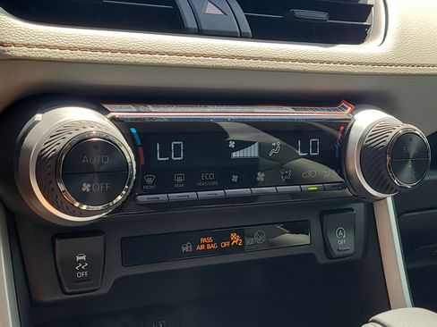 Certified 2025 Toyota RAV4 XLE w/ Convenience Package FWD image 27