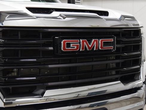 Used 2024 GMC Sierra 3500 Pro w/ Convenience Package AWD/4WD image 5