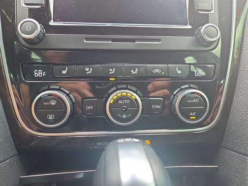 Used 2014 Volkswagen Passat TDI SEL Premium FWD image 27
