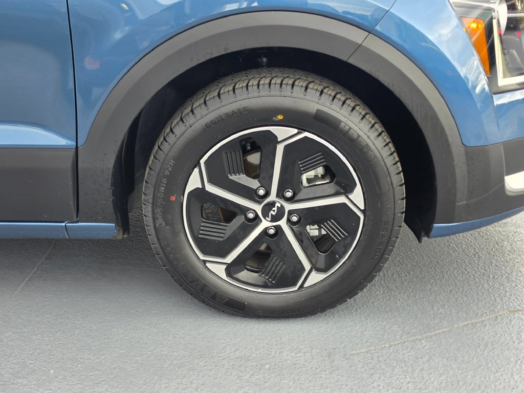 Certified 2025 Kia Niro EX FWD image 9