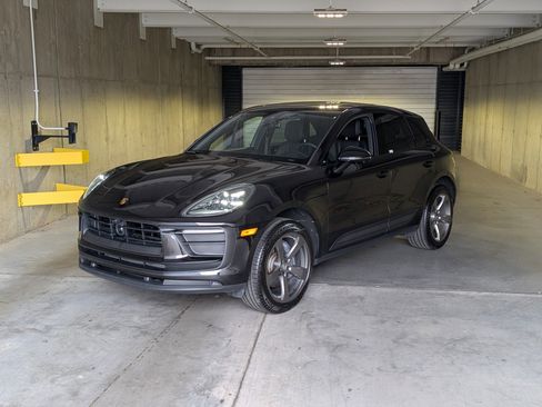 Used 2025 Porsche Macan image 1