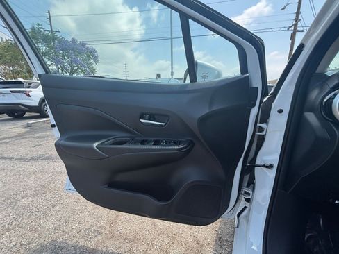 Used 2025 Nissan Versa SV FWD image 18