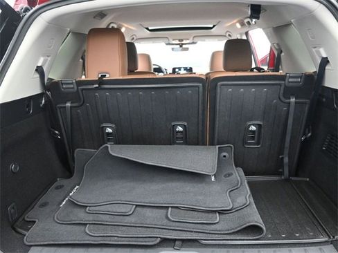 Used 2025 Nissan Pathfinder Platinum image 30