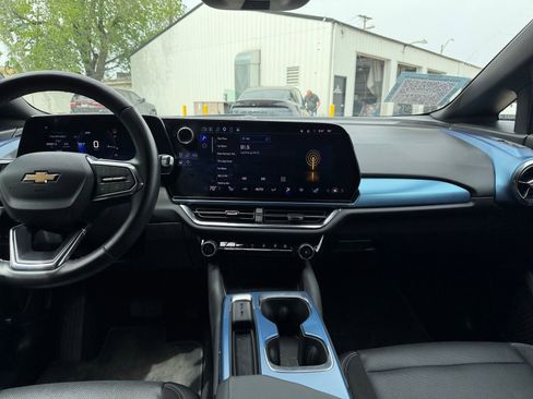 Used 2025 Chevrolet Equinox EV LT w/ Convenience Package FWD image 18