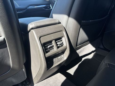 Used 2023 Cadillac XT4 Luxury w/ Cold Weather Package AWD/4WD image 20