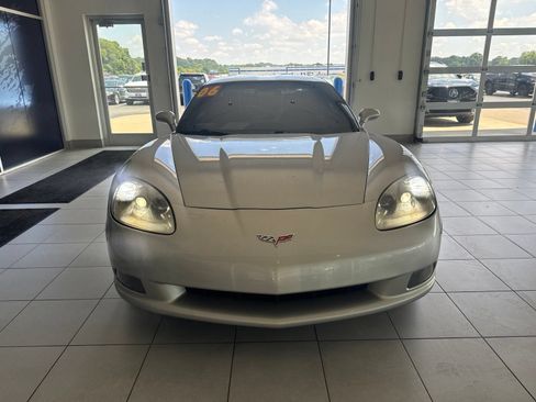 Used 2006 Chevrolet Corvette Coupe w/ Preferred Equipment Group RWD image 2