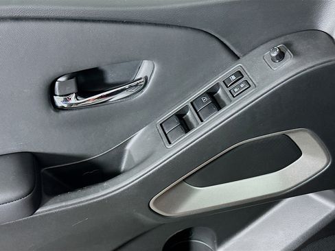 Used 2024 Nissan Frontier SL w/ Technology Package image 15