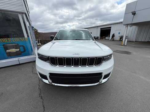 Used 2024 Jeep Grand Cherokee L Limited w/ Luxury Tech Group II image 8