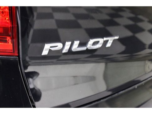 Used 2016 Honda Pilot Touring image 18