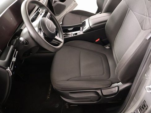 Used 2025 Hyundai Tucson SE image 10