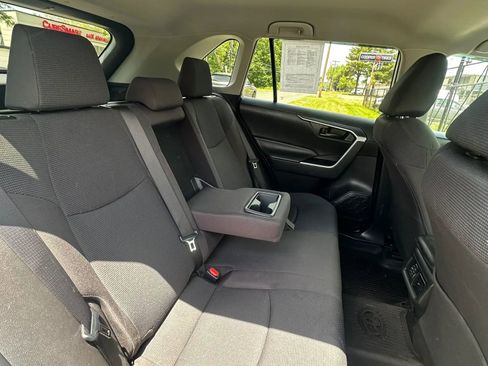 Used 2021 Toyota RAV4 LE AWD/4WD image 27