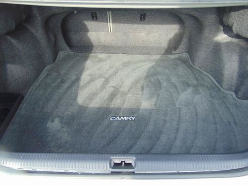Used 2004 Toyota Camry LE FWD image 12