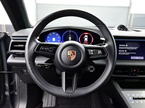 Used 2025 Porsche Macan Electric RWD image 8