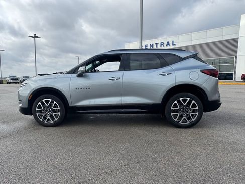 Used 2025 Chevrolet Blazer RS image 3