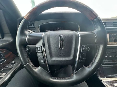 Used 2016 Lincoln Navigator Reserve image 31