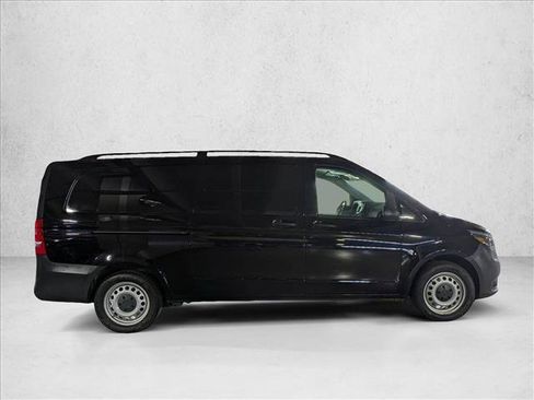 Used 2022 Mercedes-Benz Metris image 4