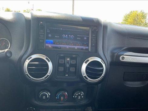 Used 2011 Jeep Wrangler Unlimited Sahara AWD/4WD image 13