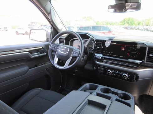 Certified 2026 GMC Sierra 1500 SLE RWD image 23