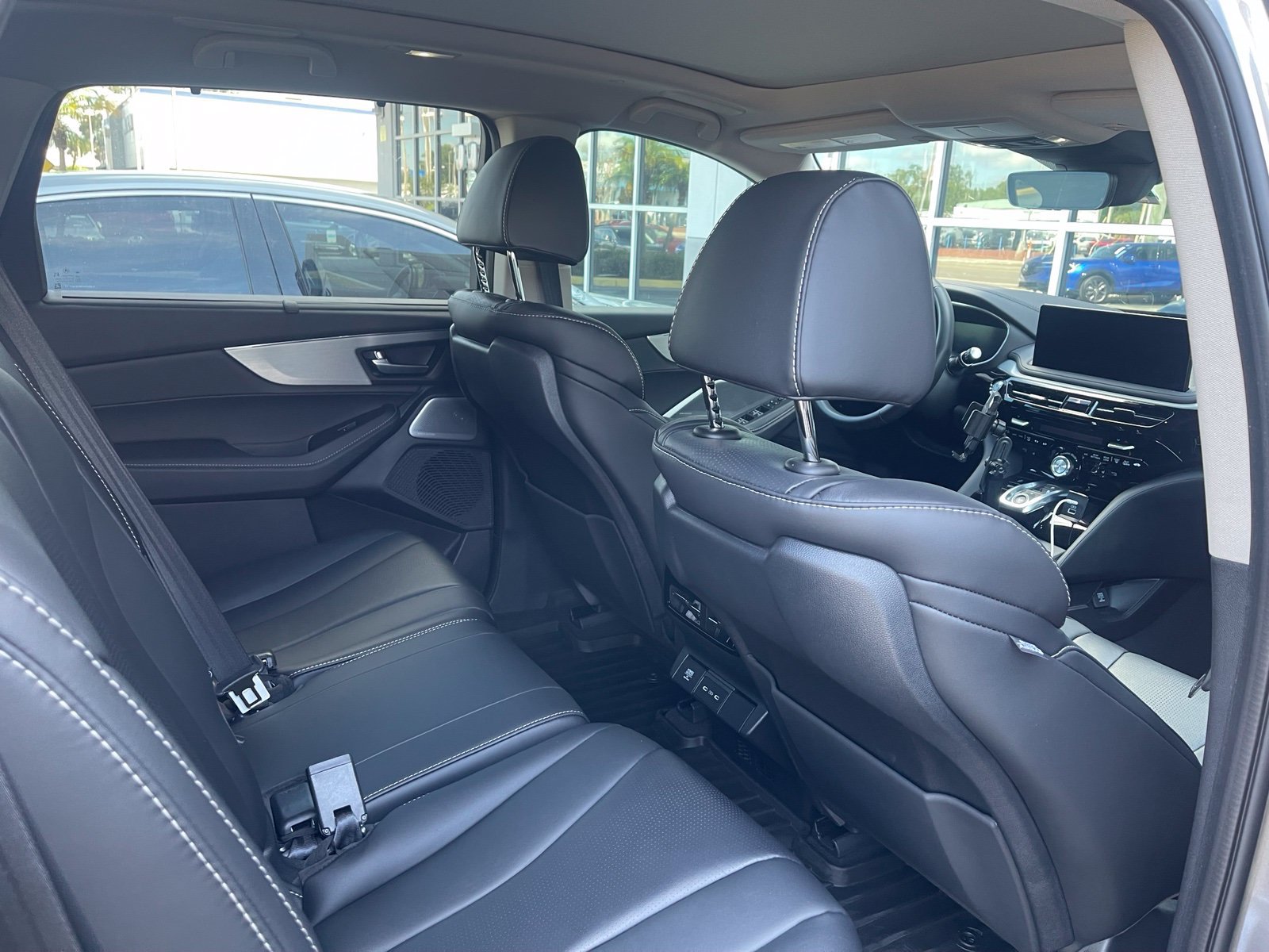 Used 2025 Acura MDX w/ Technology Package FWD image 6